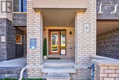 5 DELANO WAY | Newmarket Ontario | Slide Image Four