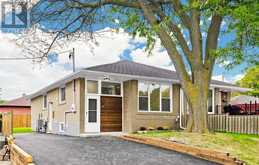 86 NEWBURY DRIVE | Newmarket Ontario | Slide Image Two