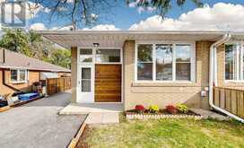 86 NEWBURY DRIVE | Newmarket Ontario | Slide Image Three