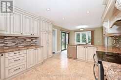 8 ELMSLEY DRIVE | Richmond Hill Ontario | Slide Image Eleven