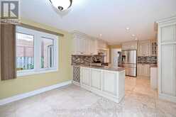 8 ELMSLEY DRIVE | Richmond Hill Ontario | Slide Image Thirteen