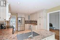 8 ELMSLEY DRIVE | Richmond Hill Ontario | Slide Image Fifteen