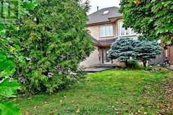 8 ELMSLEY DRIVE | Richmond Hill Ontario | Slide Image Three