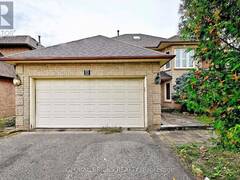 8 ELMSLEY DRIVE Richmond Hill Ontario, L4C 8N1