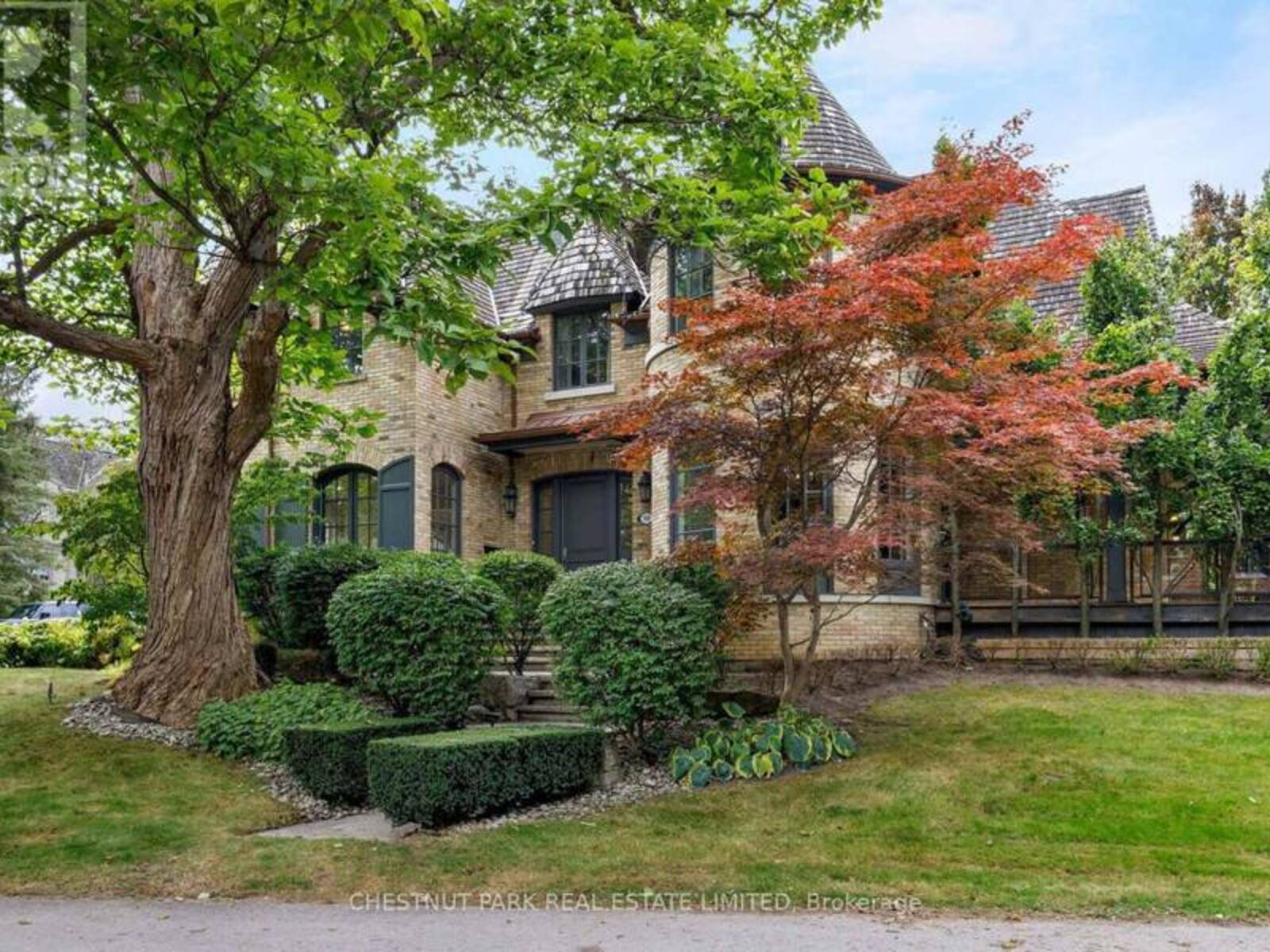10 BLYTH DALE ROAD, Toronto, Ontario M4N 3M2