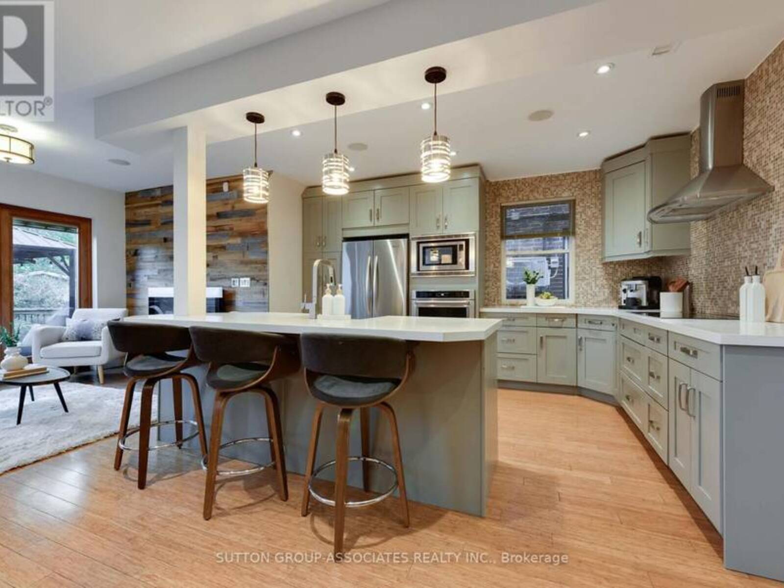 136 ARLINGTON AVENUE, Toronto, Ontario M6C 2Z1