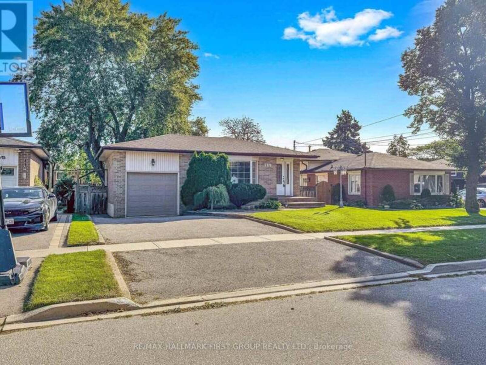 789 HILLCREST ROAD, Pickering, Ontario L1W 2P5