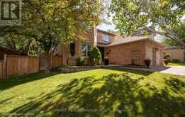 25 ALBERY CRESCENT | Aurora Ontario | Slide Image Three