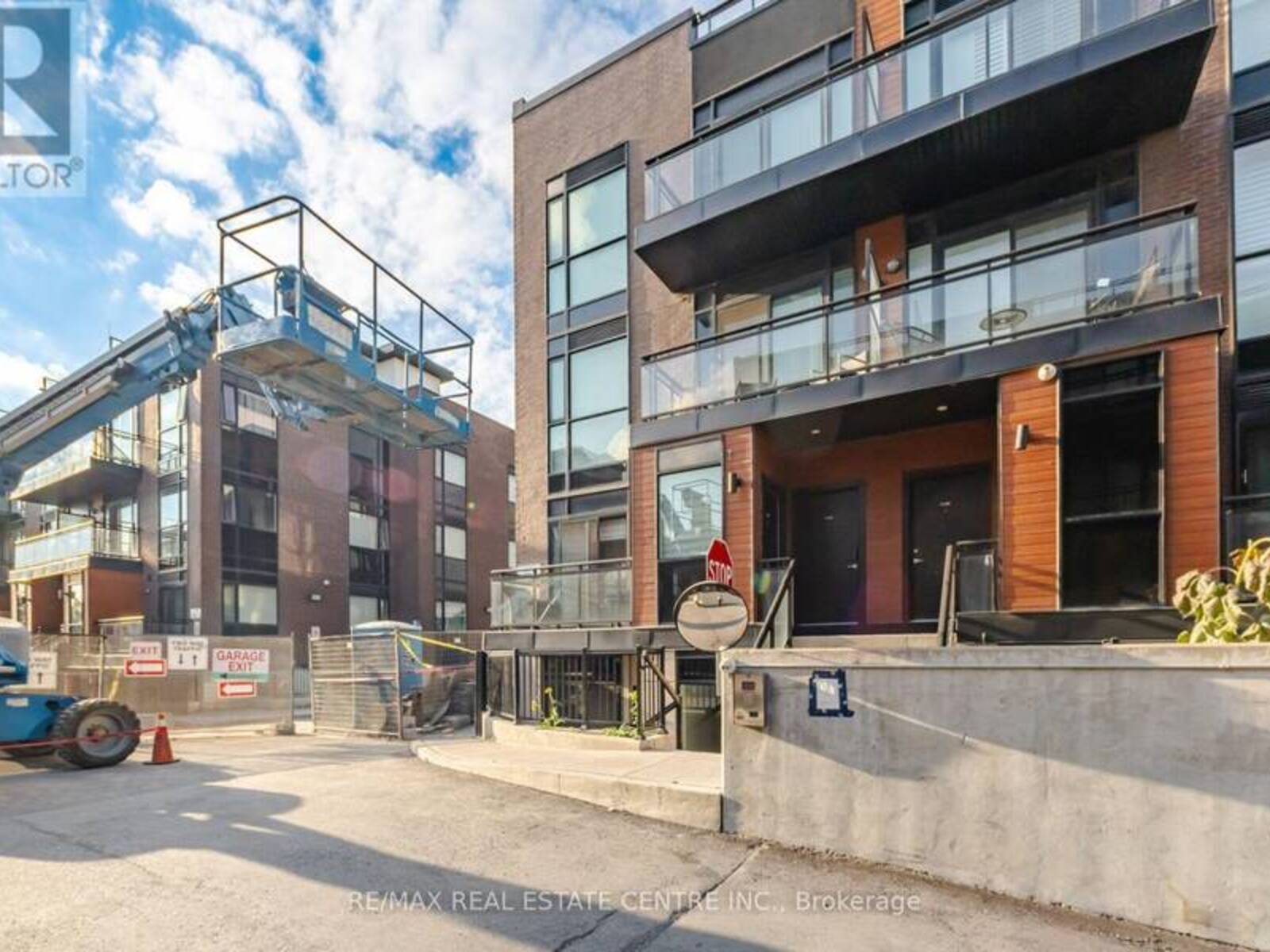 1402 - 5279 HIGHWAY 7, Vaughan, Ontario L4L 0J1