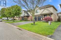 752 NORTH LEAKSDALE CIRCLE | London Ontario | Slide Image Four