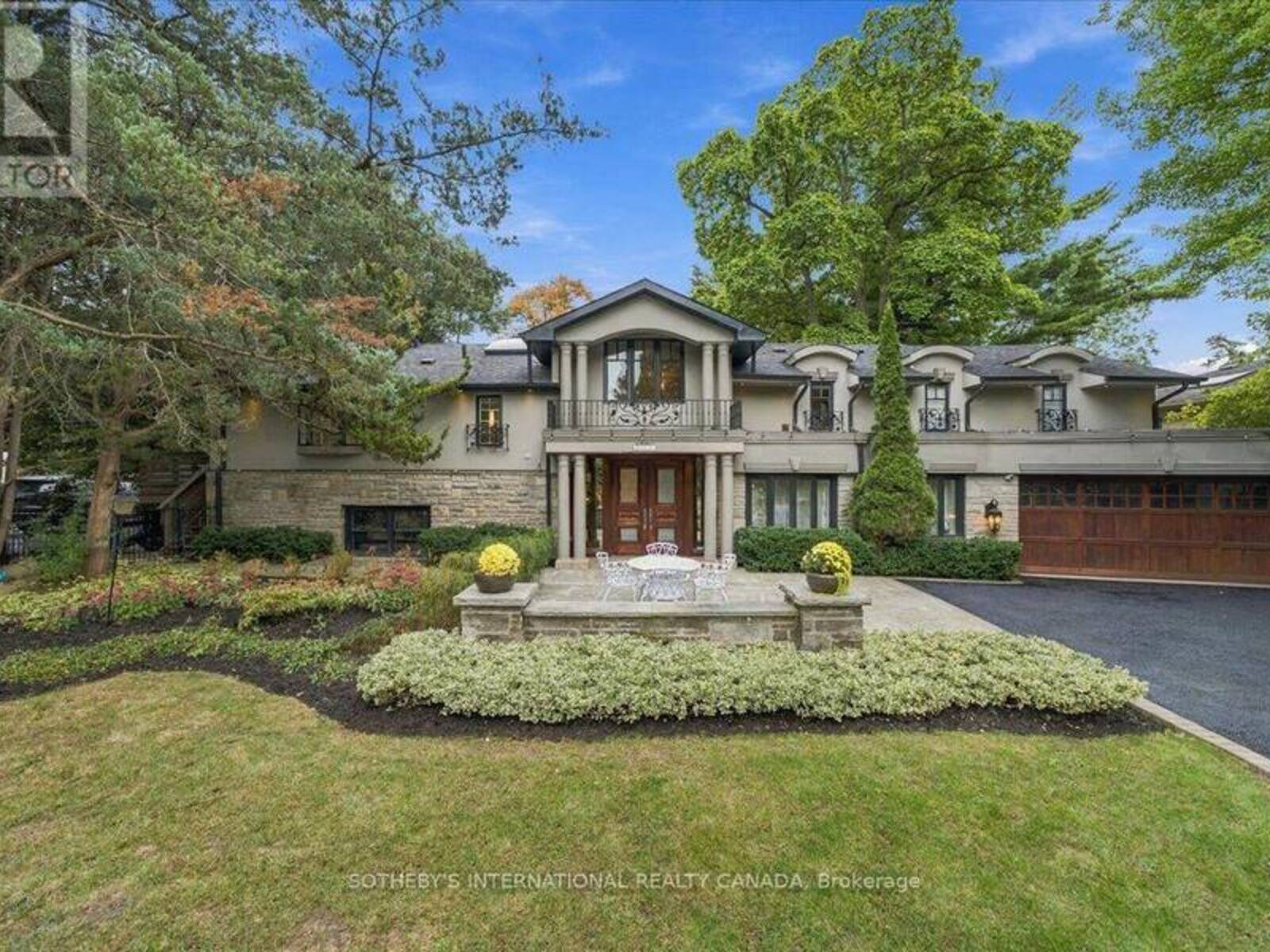520 ARROWHEAD ROAD, Mississauga, Ontario L5H 1V6