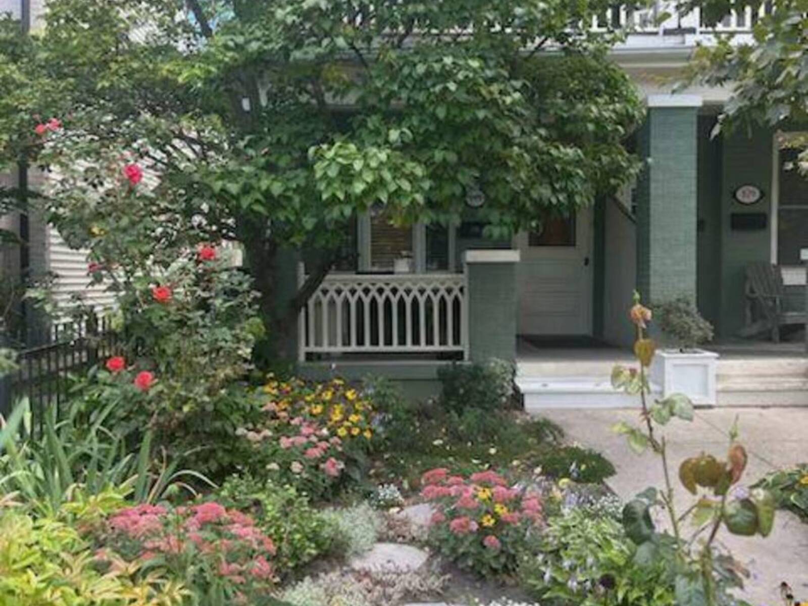 111 PALMERSTON AVENUE, Toronto, Ontario M6J 2J2