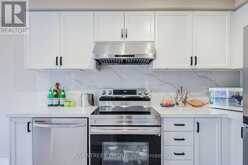 25 WATERTON CRESCENT | Richmond Hill Ontario | Slide Image Twelve