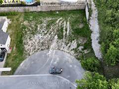 72 HICKORY AVENUE Niagara-on-the-Lake Ontario, L0S 1J1
