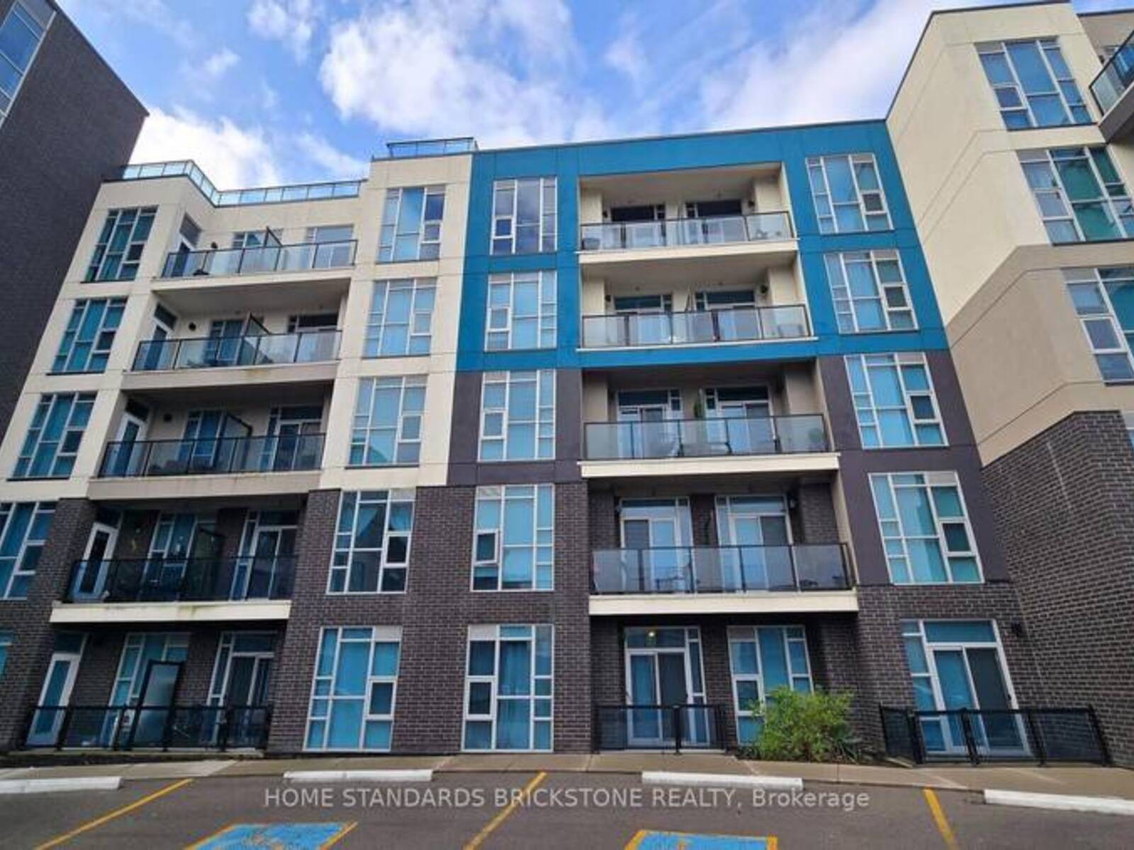 323 - 10 CONCORD PLACE, Grimsby, Ontario L3M 0G6