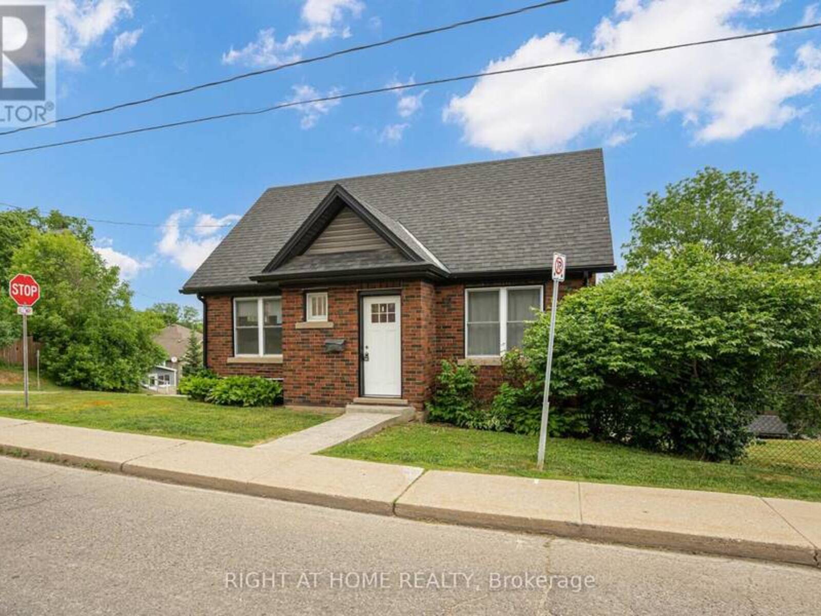 38 WASHINGTON STREET, Paris, Ontario N3L 2A7