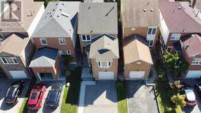 51 JONATHAN GATE | Vaughan Ontario | Slide Image Three