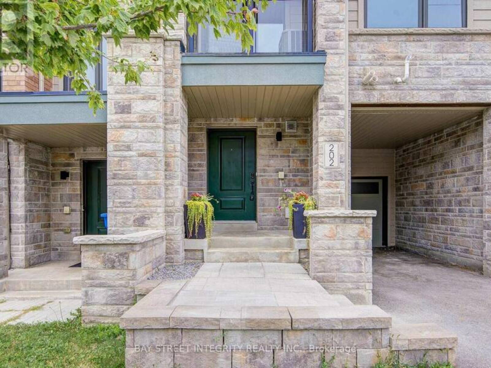 202 VIVANT STREET, Newmarket, Ontario L3X 0K7