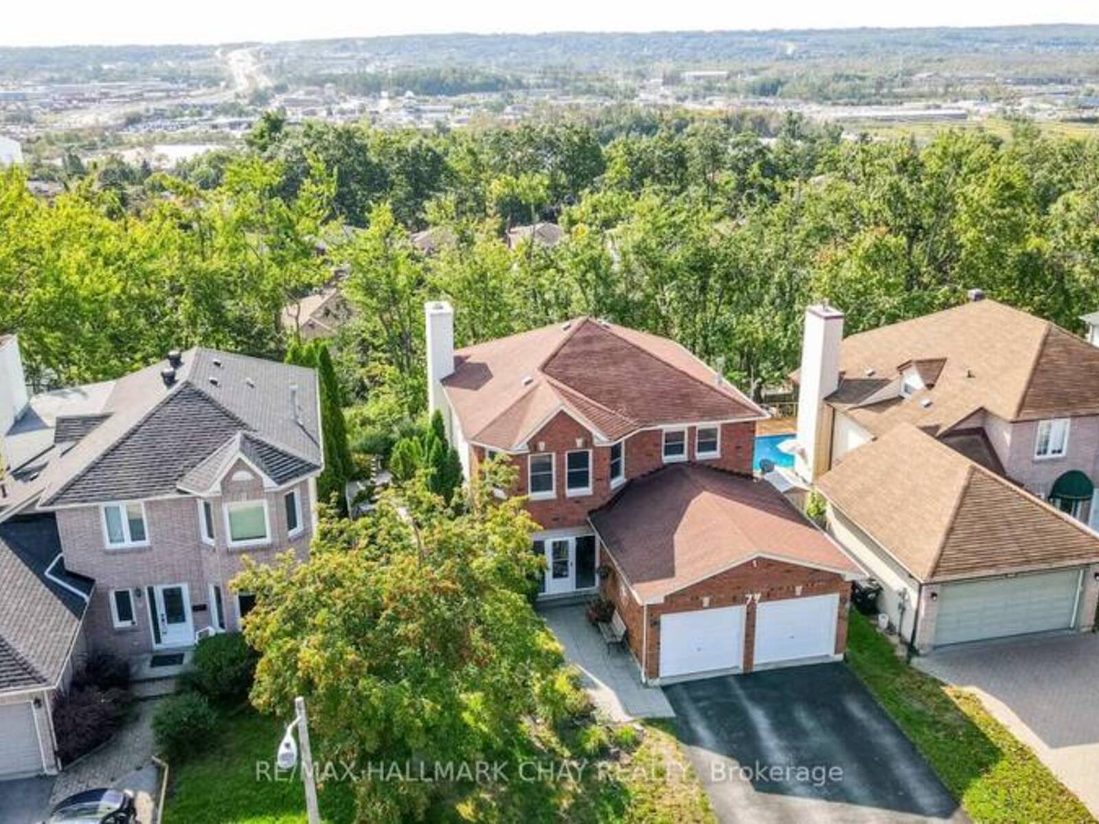 79 BROWNING TRAIL, Barrie, Ontario L4N 6J4
