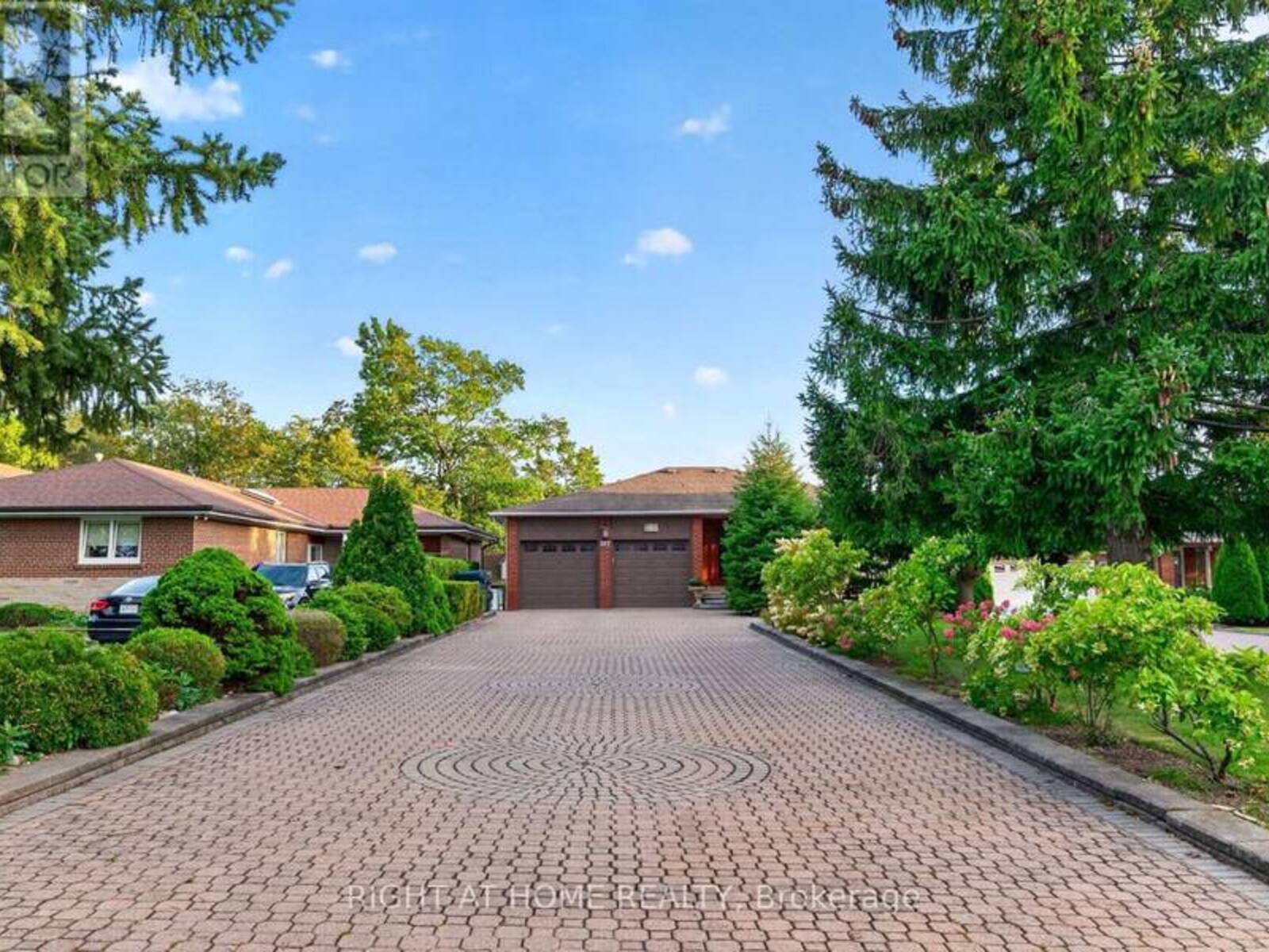 397 MAPLE LEAF DRIVE, Toronto, Ontario M6L 1P4