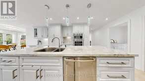 22 ARDWOLD GATE | Richmond Hill Ontario | Slide Image Thirteen