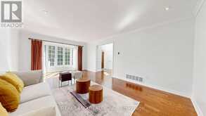 22 ARDWOLD GATE | Richmond Hill Ontario | Slide Image Five