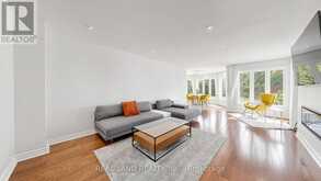 22 ARDWOLD GATE | Richmond Hill Ontario | Slide Image Eight