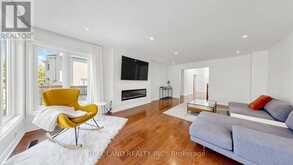 22 ARDWOLD GATE | Richmond Hill Ontario | Slide Image Nine