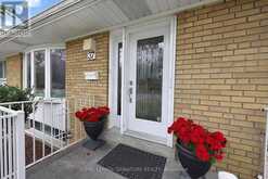 37 FINCHURST DRIVE | Toronto Ontario | Slide Image Three