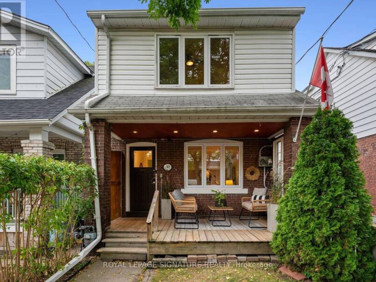 30 LAWLOR AVENUE, Toronto, Ontario M4E 3L7