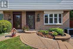 326 OAKWOOD COURT | Newmarket Ontario | Slide Image Six