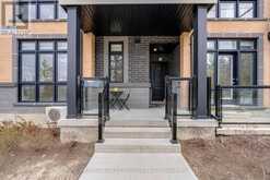 5 - 1 BOND CRESCENT | Richmond Hill Ontario | Slide Image Five