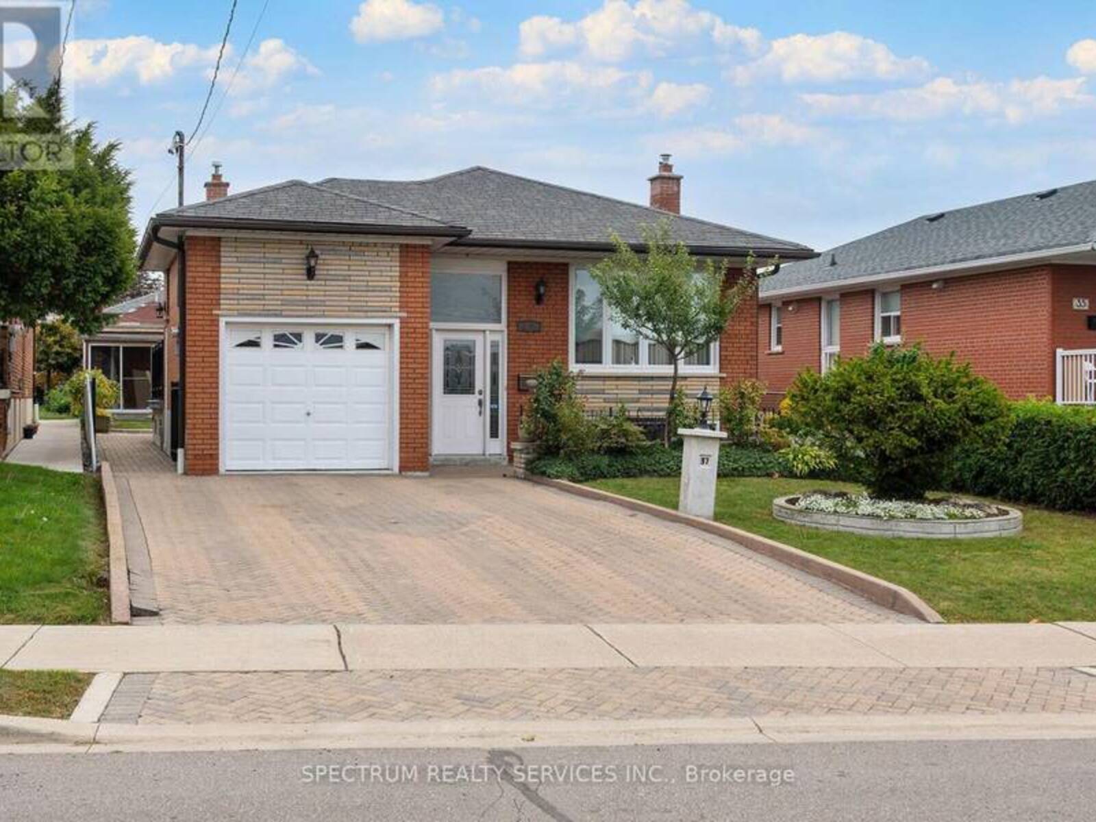 37 JOCADA ROAD, Toronto, Ontario M6L 2J4