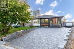 61 MARLIN COURT | Newmarket Ontario | Slide Image Three