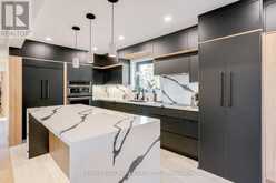 61 MARLIN COURT | Newmarket Ontario | Slide Image Nine
