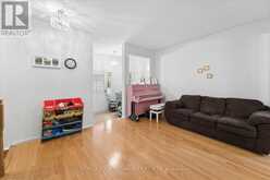 44 ANTIQUE DRIVE | Richmond Hill Ontario | Slide Image Five
