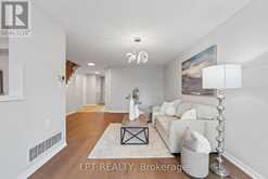 31 LAURENDALE AVENUE | Georgina Ontario | Slide Image Nine