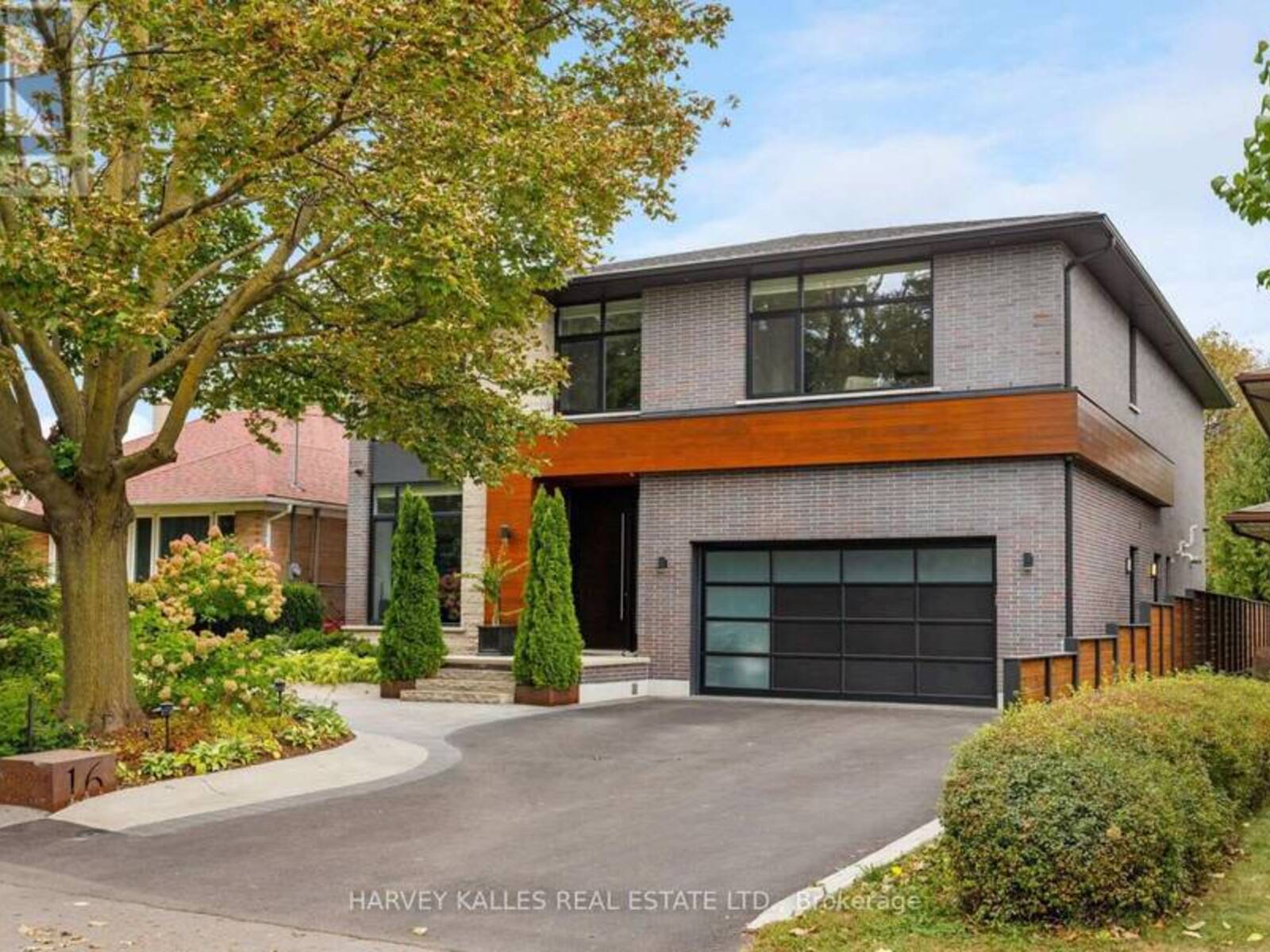 16 GRAYSTONE GARDENS, Toronto, Ontario M8Z 3C3