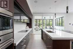 16 GRAYSTONE GARDENS | Toronto Ontario | Slide Image Thirteen