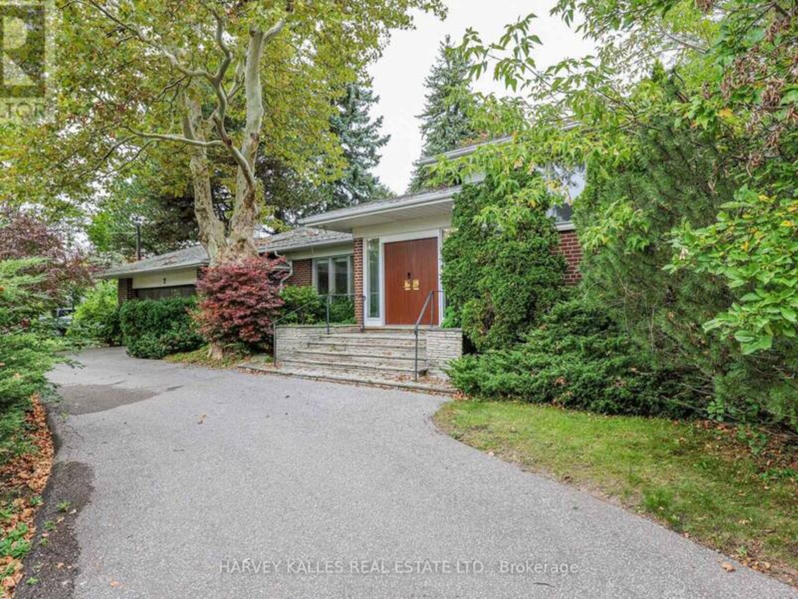 2 COLVESTONE ROAD, Toronto, Ontario M2L 1X3