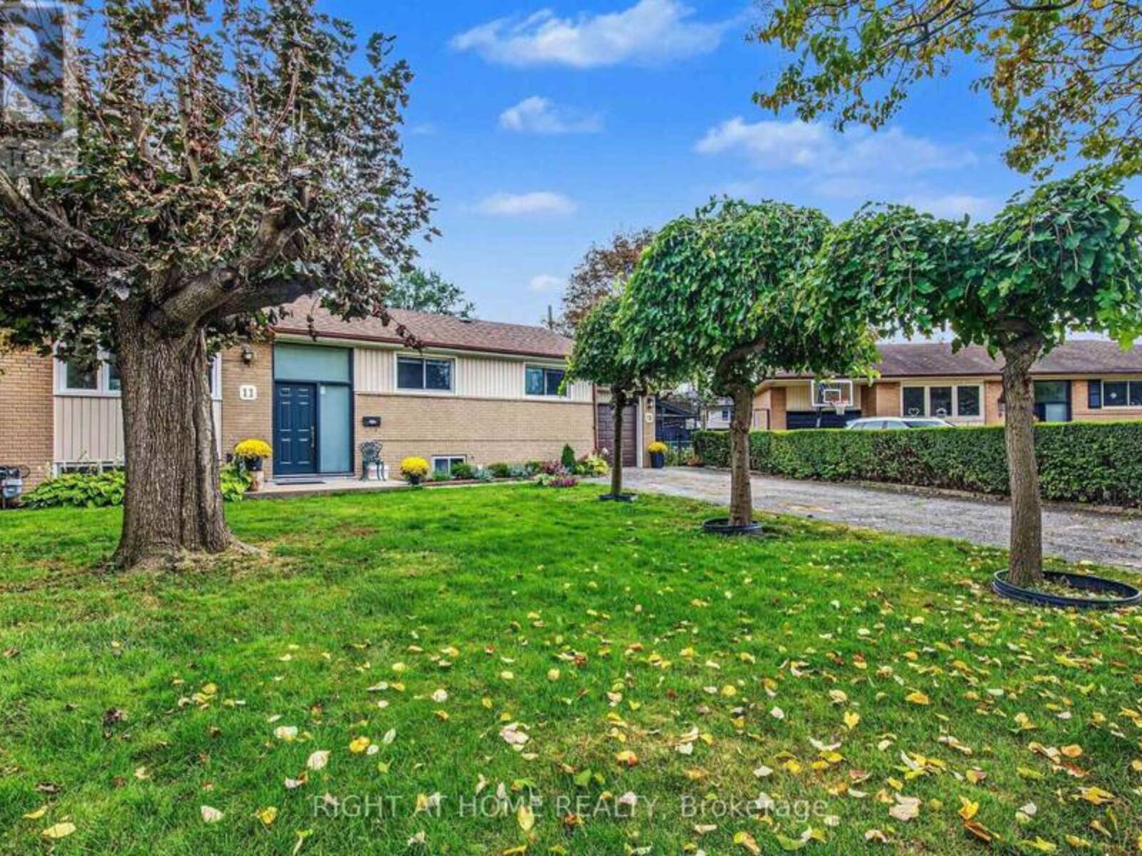 11 FAREHAM CRESCENT, Toronto, Ontario M1E 1J8