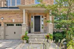 18 PHEASANT DRIVE | Richmond Hill Ontario | Slide Image Four