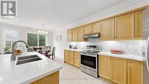 53 CASTLEGLEN BOULEVARD | Markham Ontario | Slide Image Fourteen