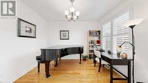 53 CASTLEGLEN BOULEVARD | Markham Ontario | Slide Image Seventeen