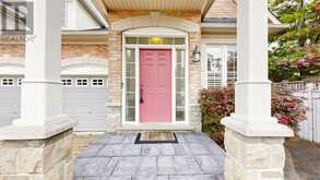 53 CASTLEGLEN BOULEVARD | Markham Ontario | Slide Image Four