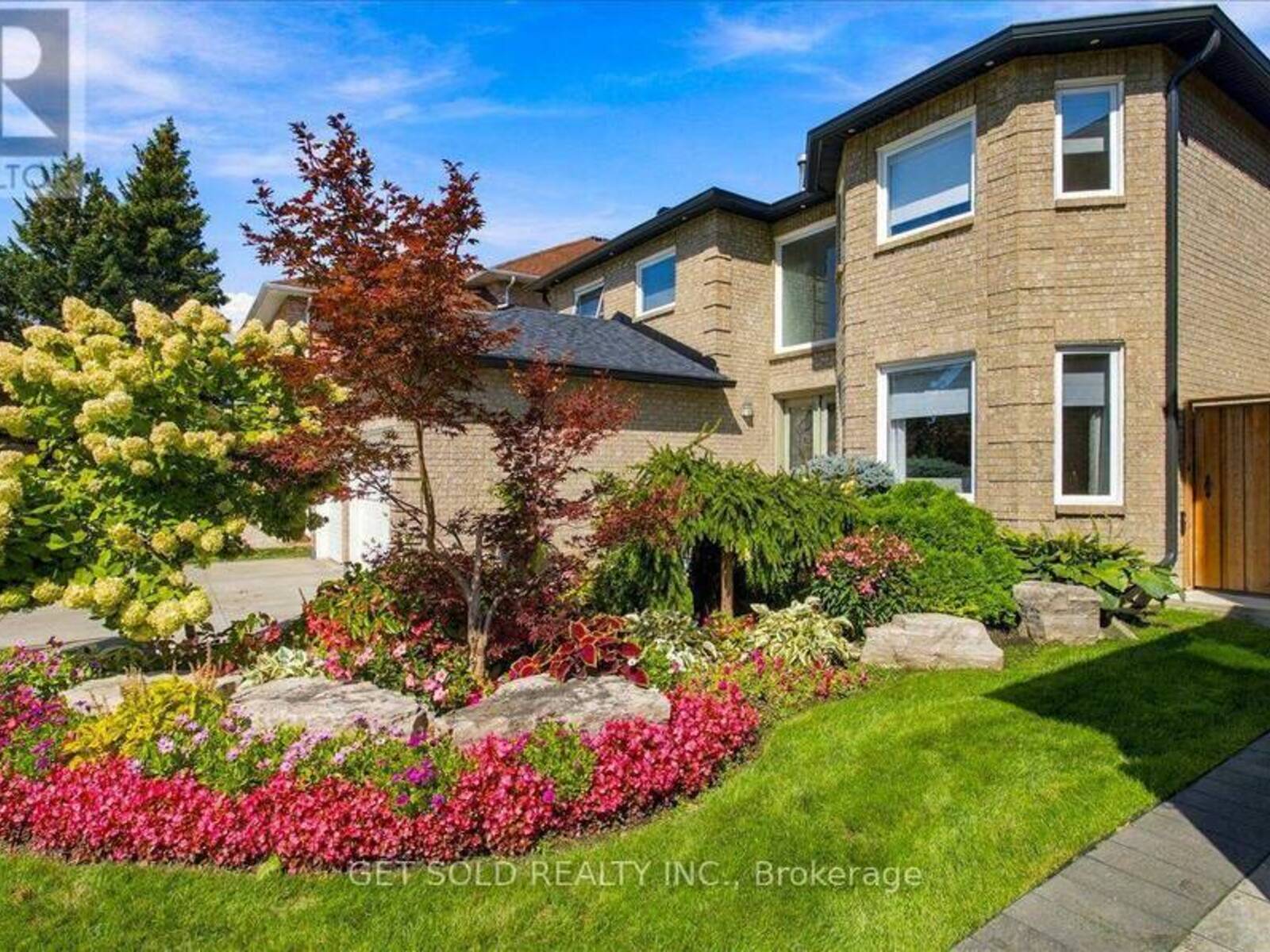 10 COLDWATER COURT, Vaughan, Ontario L4J 7S4