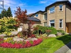 10 COLDWATER COURT Vaughan Ontario, L4J 7S4