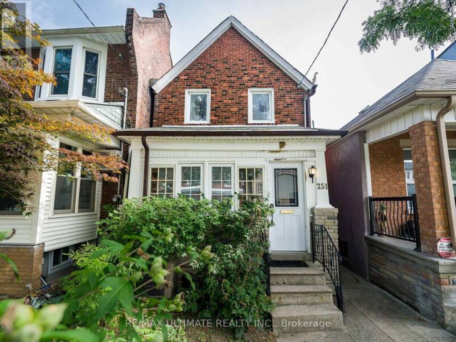 251 BOON AVENUE, Toronto, Ontario M6E 3Z7