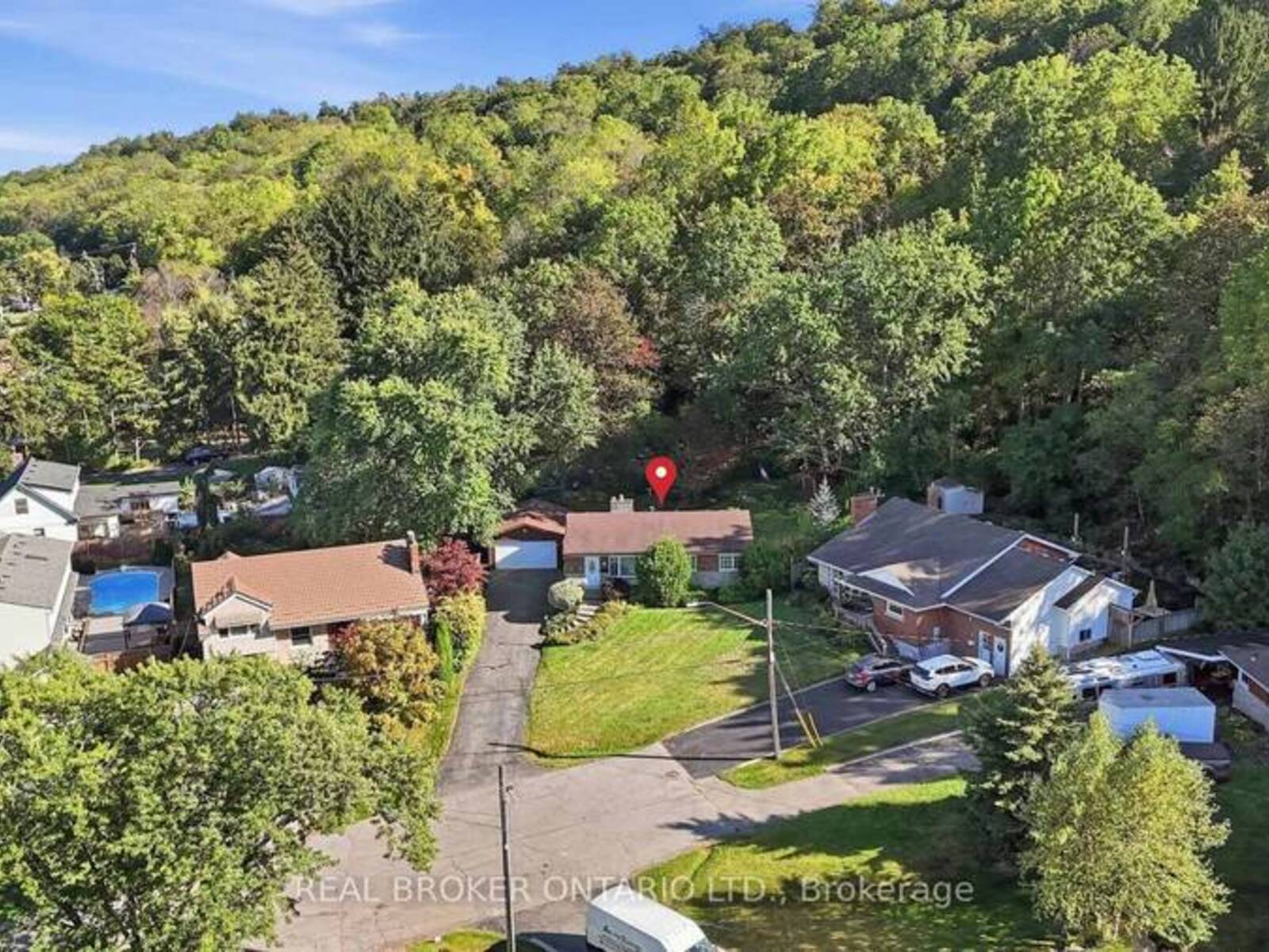 8 HILL PLACE, Hamilton, Ontario L8G 2W3