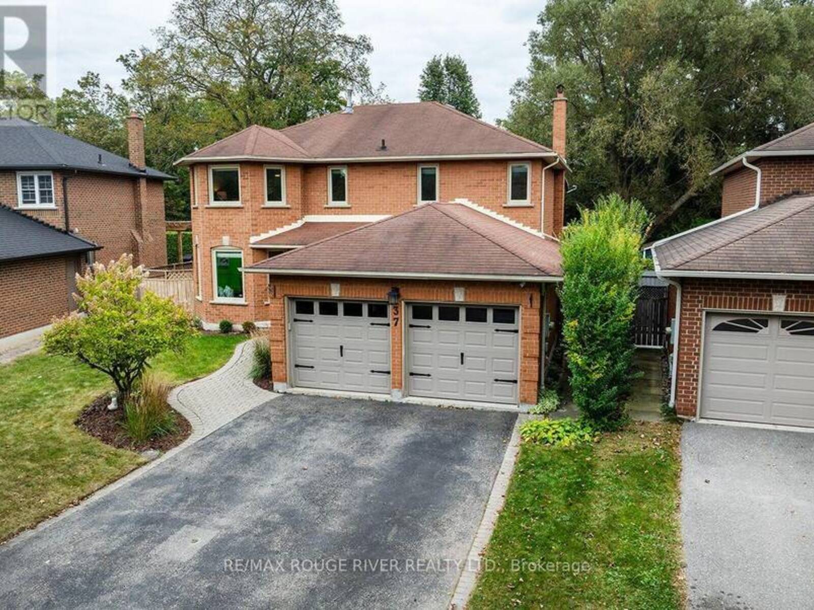 37 WYNDFIELD CRESCENT, Whitby, Ontario L1N 8L3